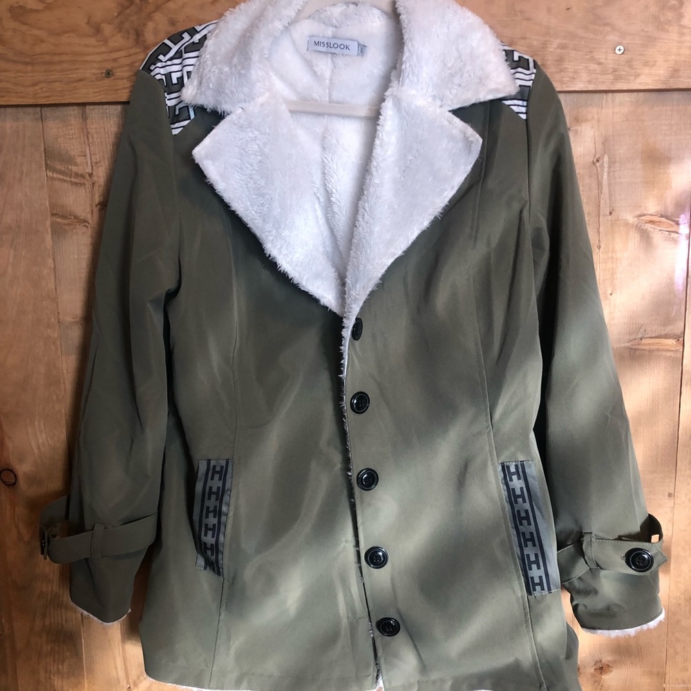 NWOT  MISSLOOK SZ M JACKET COAT FUZZY